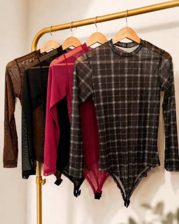 Bodies de tule nas cores xadrez, marrom, preto e vinho
